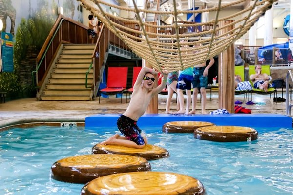 Découvrez les meilleurs campings 4 étoiles en Ardèche avec piscine